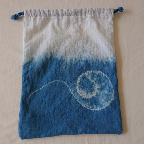 ラブ＆ピースな木綿さらし巾着袋（藍染め） 巾着袋 つぎいろ
