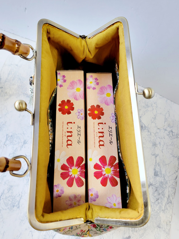 バンブーハンドルのゴブラン織がま口バッグ(タッセル付き) 