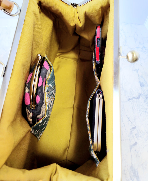 バンブーハンドルのゴブラン織がま口バッグ(タッセル付き) 