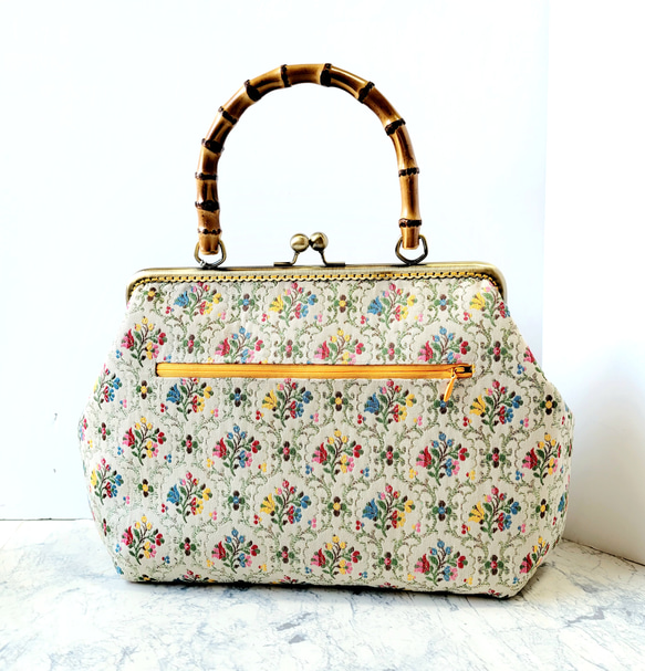 バンブーハンドルのゴブラン織がま口バッグ(タッセル付き) 