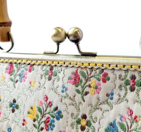 バンブーハンドルのゴブラン織がま口バッグ(タッセル付き) 