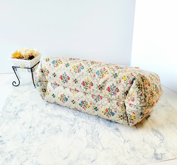 バンブーハンドルのゴブラン織がま口バッグ(タッセル付き) 