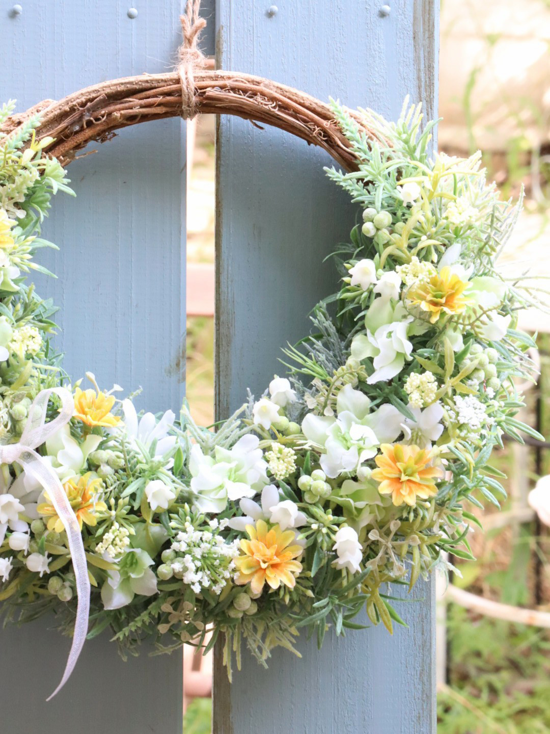 秋色紫陽花　白い小花と紫陽花の三日月リース 秋色紫陽花 白い小花と紫陽花の三日月リース