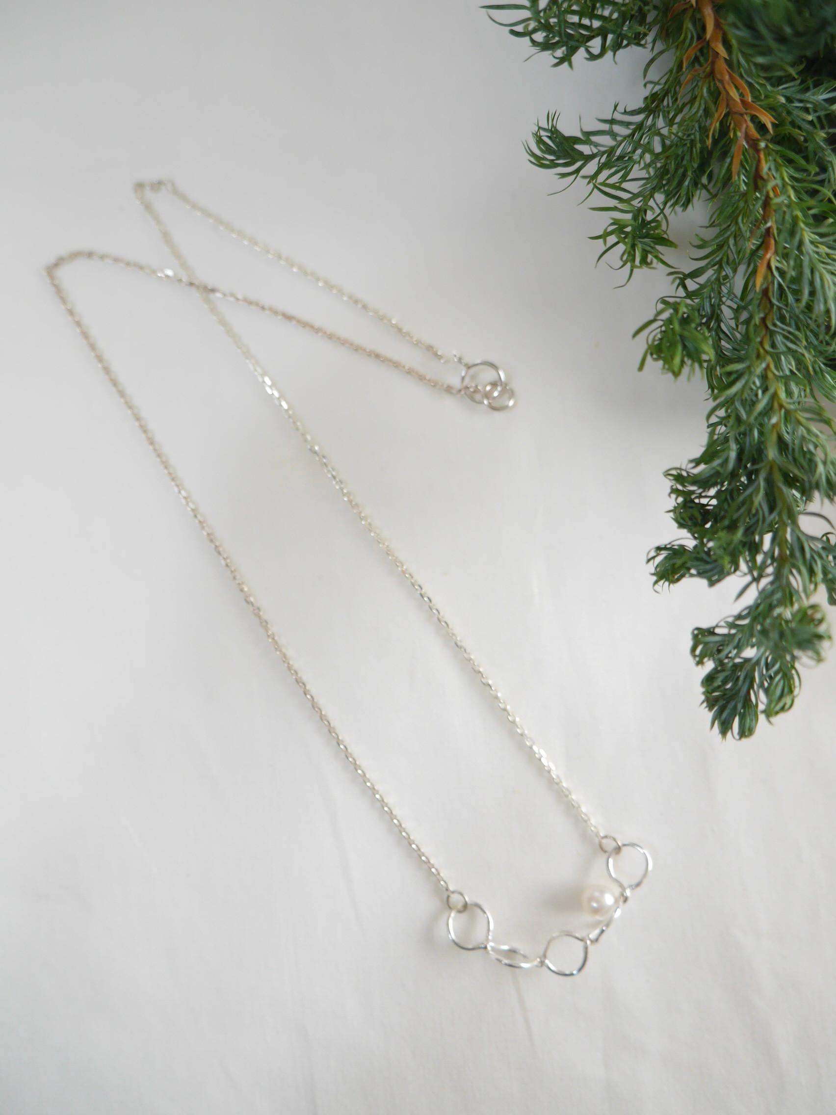 ねじれネックレス