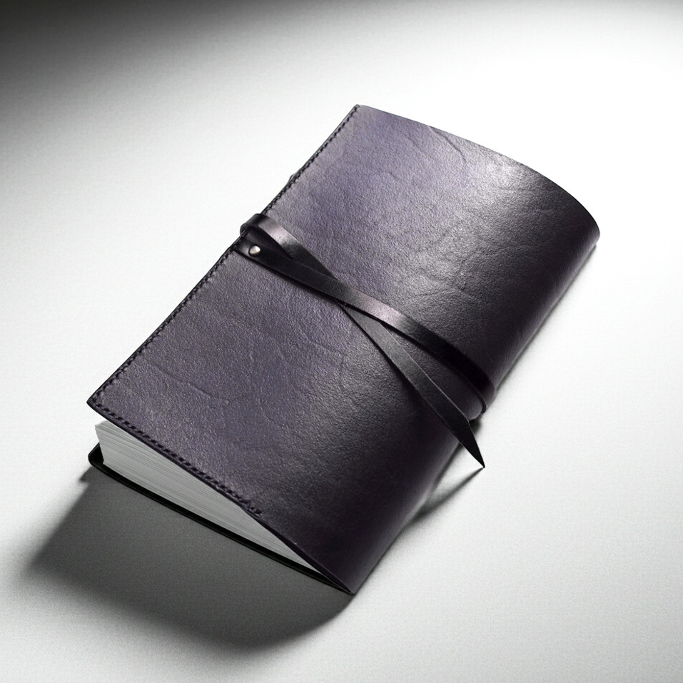 スタイリッシュな本革ブックカバー シンプルなデザインでハイセンス＜黒＞