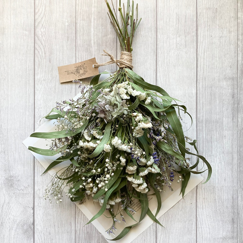 ラベンダー香る 細葉ユーカリとスターチスとカスミソウのスワッグ