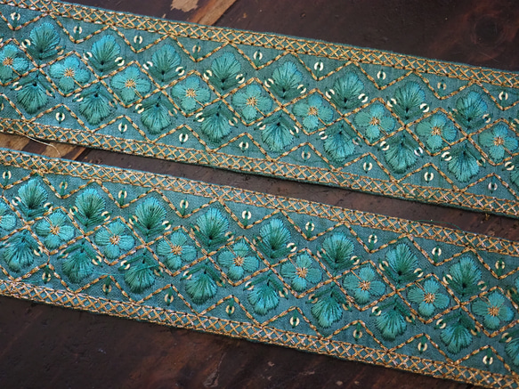 インド刺繍リボン  グリーン系　ブレード50mm(117) 1枚目の画像