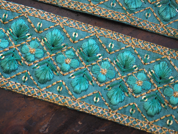 インド刺繍リボン  グリーン系　ブレード50mm(117) 2枚目の画像