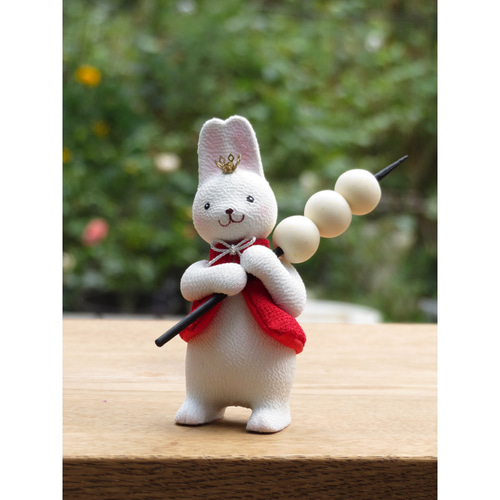 ギフト対応【福福うさぎ （左肩抱え赤服） 月見団子セット】正絹縮緬