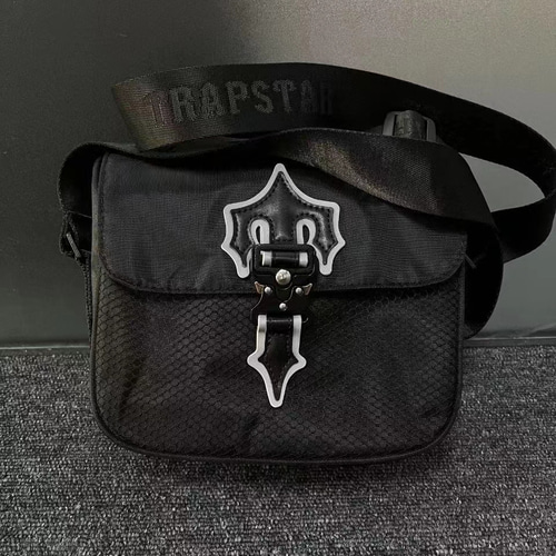 トラップスター trapstar ショルダーバック 黒 QRタグ付き