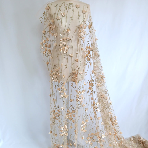 AZ198ゴールド 長さ50CM*幅155CM 希少品 ラメ入り生地 花柄刺繡生地