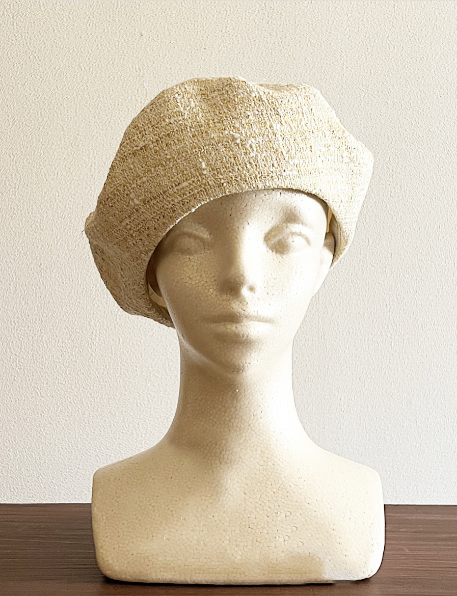 新作‼️カタチにこだわるベレー帽　オールシーズンOK 淡いツイード　クリームカラー