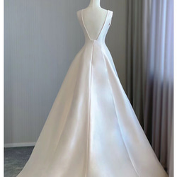 バックオープン ウェディングドレス リボン Vネック プリンセス 6枚目の画像