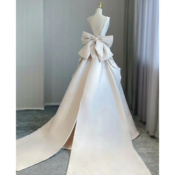 バックオープン ウェディングドレス リボン Vネック プリンセス 4枚目の画像