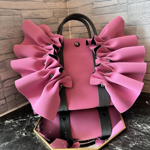 ネオフリルバッグ 【ピンク×ブラック】 トートバッグ atelier ネオフリルバッグ 【ピンク×ブラック】 トートバッグ atelier