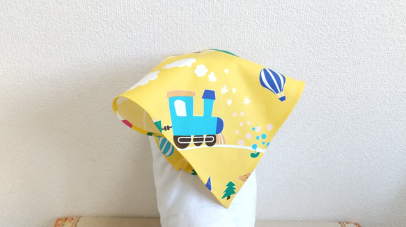 汽車ぽっぽ（イエロー）子供用三角巾　ゴム紐付 1枚目の画像