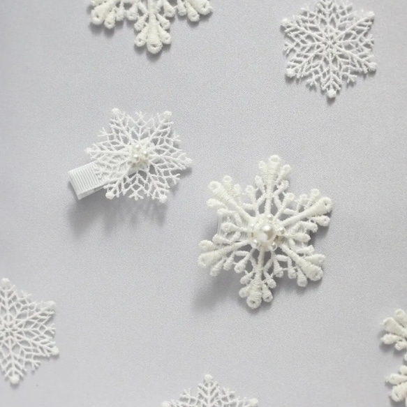 雪の結晶 ベビークリップセット❅　ヘアクリップ　クリスマス　エルサ　アナ雪　ヘッドドレス　髪飾り　誕生日　プレゼント 3枚目の画像