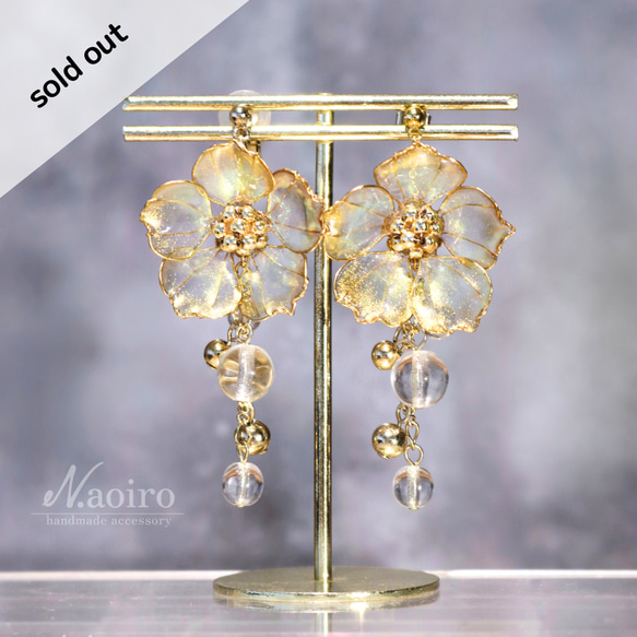 透け感が魅力！ゴールドのお花 ピアス/ イヤリング | ディップアート 