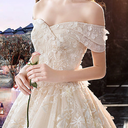 ロング ウェディングドレス 花レース プリンセス オフショル 3枚目の画像