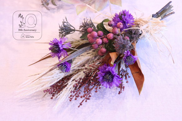 パープルローズが咲き誇る、夢のようなフラワースワッグ アーティフィシャルフラワー パープルローズが咲き誇る、夢のようなフラワースワッグ