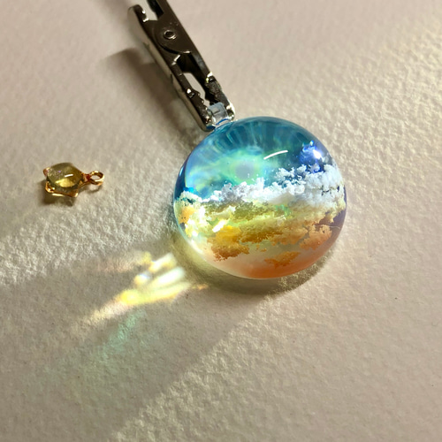 空レジン-暁光 (M size)海/透明感/プレゼント/雲/空 ペンダント