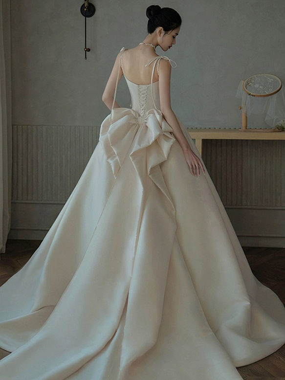 バックリボン　ウェディングドレス ウエスト ヒップ