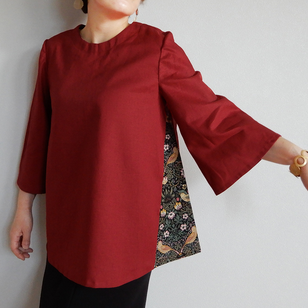 簡単にオシャレしたい！ 大人の切り替えフレアトップス（ブラウス） moda いちご泥棒:レッド