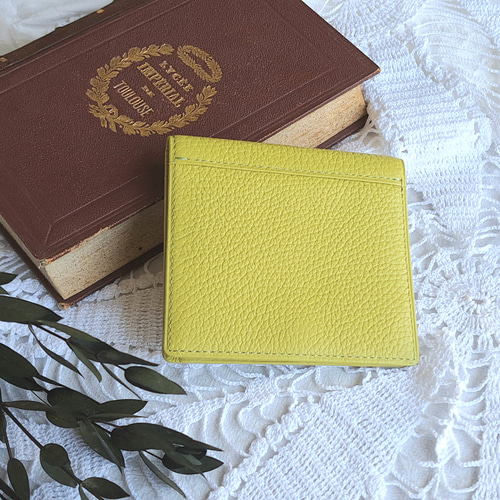 2つ折り財布 / ミントグリーン / 黄緑 / 薄型 / スタイリッシュ