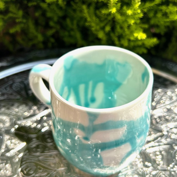 ハネンさんのカラフル陶器　マグカップ　洋食器　優しさあふれるホワイト＆アクアブルーに魅せられる　ルゼ　RZWT 2枚目の画像
