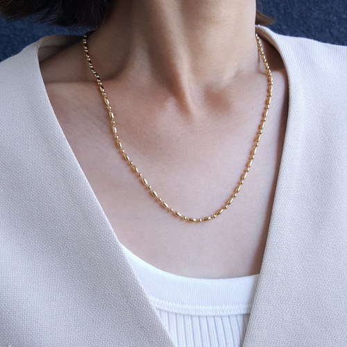 金色の金属製円筒形ネックレス 太幅 チェーンネックレス ゴールド 幅14mm マンテル ネックレス