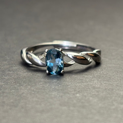 天然誕生石「ロンドンブルートパーズ」銀製リング☆デザイン重視ねじりアーム☆つけっぱなしOK♪ 3枚目の画像