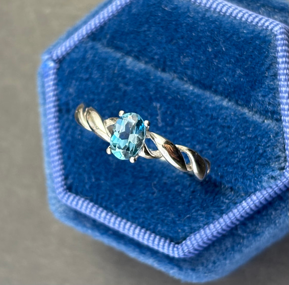 天然誕生石「ロンドンブルートパーズ」銀製リング☆デザイン重視ねじりアーム☆つけっぱなしOK♪ 4枚目の画像