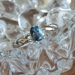 天然誕生石「ロンドンブルートパーズ」銀製リング☆デザイン重視ねじりアーム☆つけっぱなしOK♪ 7枚目の画像