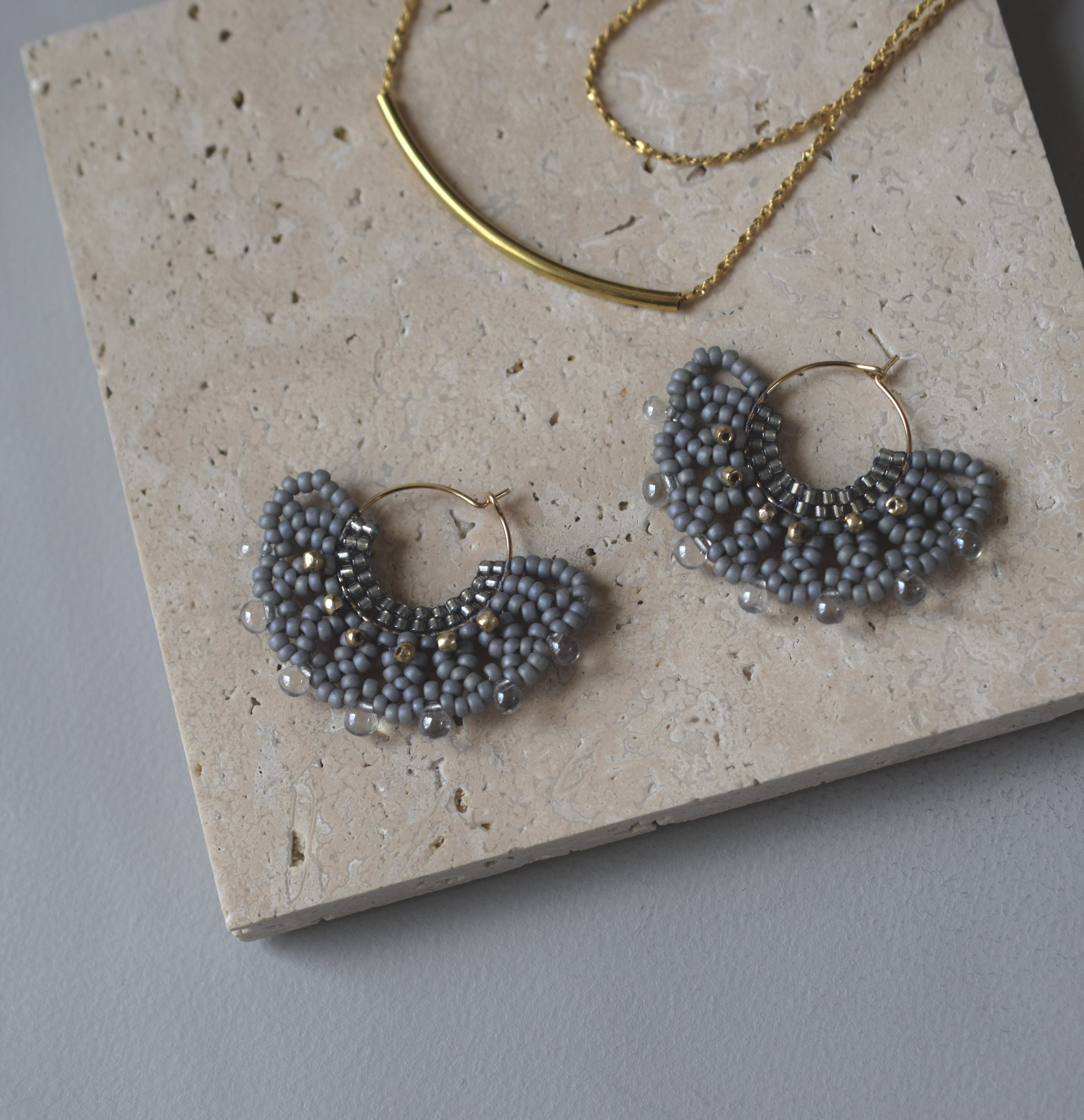 【イヤリング対応可】lace -S- グレー/ レース編み モノトーン アンティーク