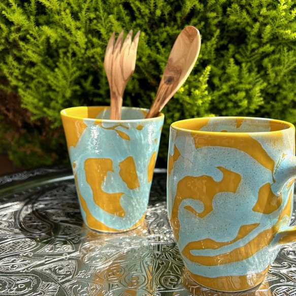 ハネンさんのカラフル陶器　マグカップ　洋食器　イエロー＆アクアブルーがおしゃれな色合い　ルゼ　RZJT 3枚目の画像