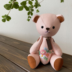 リネンのテディベア『刺繍くま』薄いピンク色 ぬいぐるみ Rin