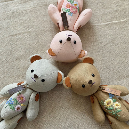 リネンのテディベア『刺繍くま』薄いピンク色 ぬいぐるみ Rin-hana