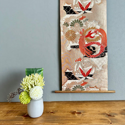 タペストリー　古布　着物　リメイク　壁掛け　 Old KIMONO 20%off)古布で作った飛鶴柄のシルクの暖簾／タペストリー 着物
