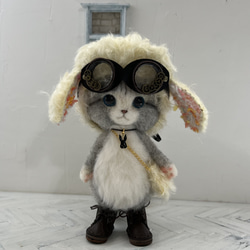 Hさまご予約商品　たれ耳うさぎ帽子のごーぐるにゃんこ 羊毛フェルト ねこ　ぬいぐるみ　 2枚目の画像