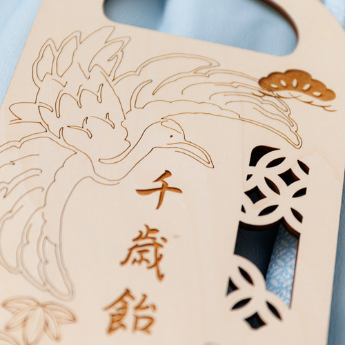 名入れ無料》千歳飴袋 七五三 ⌇木製「鶴亀松竹梅」七五三撮影の撮影