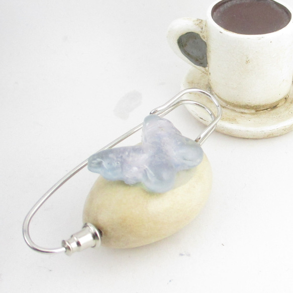 ありがとうとクォーツは、まだまだ言えないけれど、蝶の行くままで♪<カブトピンブローチ>SB936 2枚目の画像