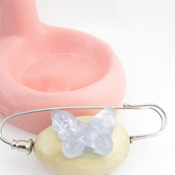 ありがとうとクォーツは、まだまだ言えないけれど、蝶の行くままで♪<カブトピンブローチ>SB936 1枚目の画像