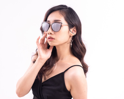 【最終値下げ】Sorm'86キャットアイサングラス ブラウン ケース付き louis-vuitton-s-lock-cat-eye-