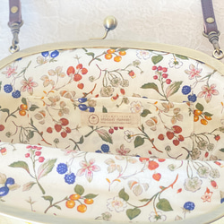 《即納》お花畑のショルダーバッグ（イエロー）　～手刺繍のがま口バッグ～ 3枚目の画像