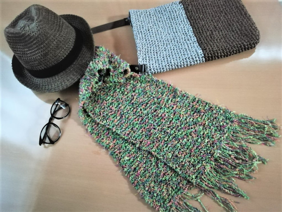 ミックス糸の手編みストール（グリーン系） 2枚目の画像