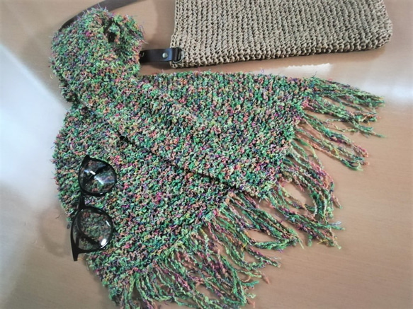 ミックス糸の手編みストール（グリーン系） 4枚目の画像