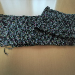 ミックス糸の手編みストール（ブラック系） 1枚目の画像