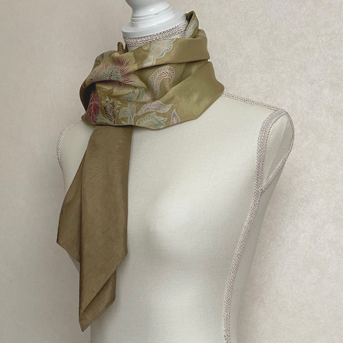 BINhouseのSILK手描きろうけつ染めスカ一フ BINhouseのSILK手描きろうけつ染めスカ一フ