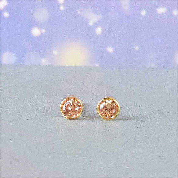 4ｍｍ ベゼル ✨キュービックジルコニア✨ シャンパン色　ベゼルピアス【金属アレルギー対応】　AP-＃304 1枚目の画像