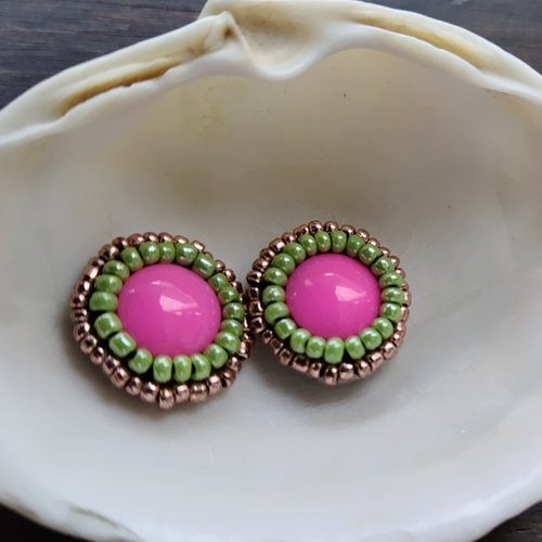 ビーズ縁取りイヤリング イヤリング・ノンホールピアス ひつじと空と